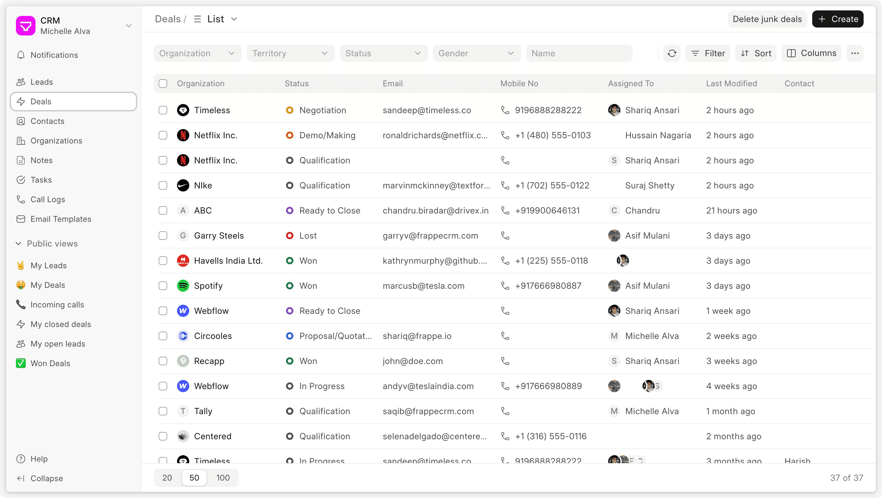 Ảnh minh hoạ giao diện sản phẩm web và CRM